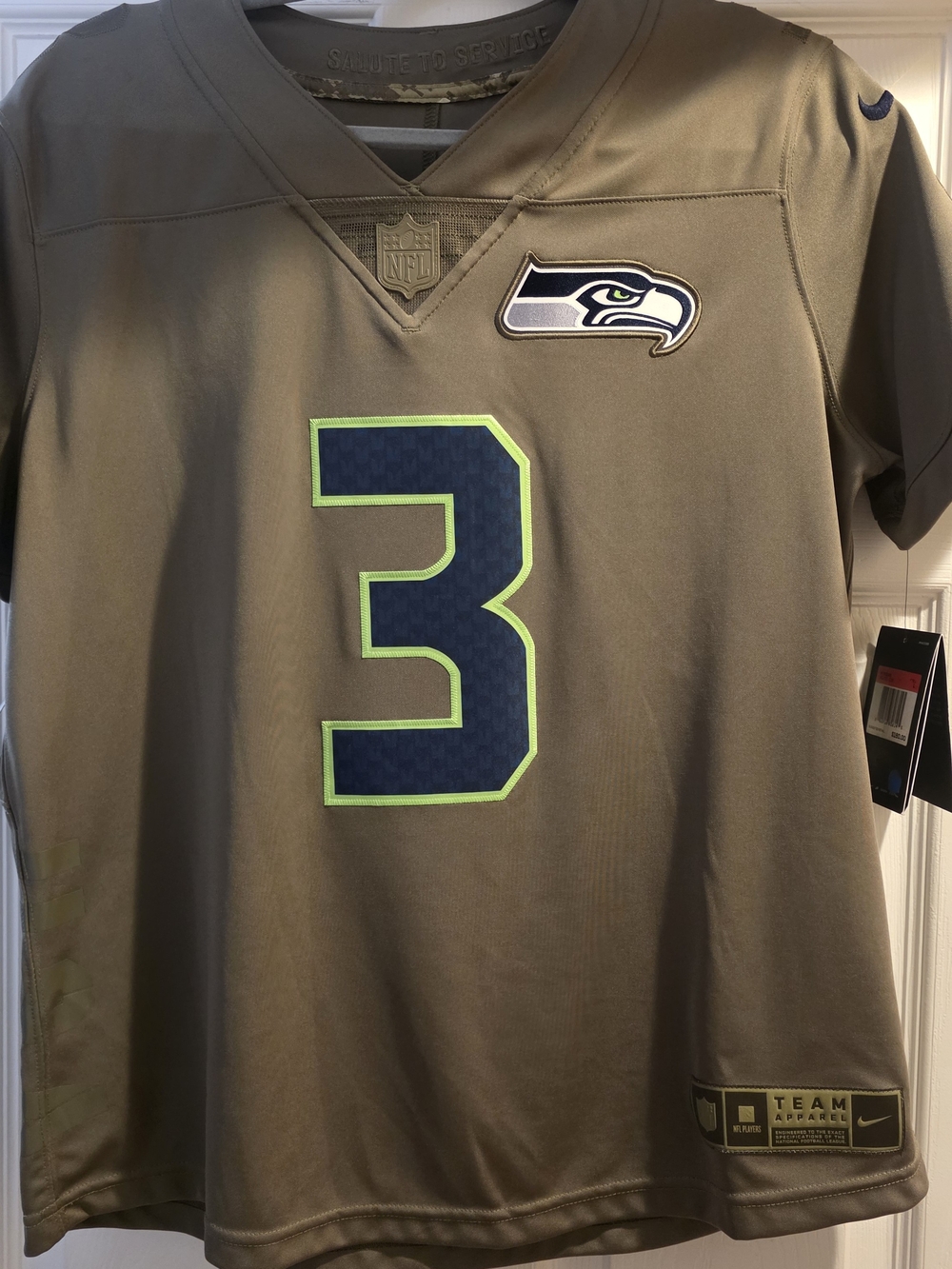 Brand New Nike Seattle Seahawks Russell Wilson #3 Solute To Service Jersey